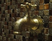Robinet de fontaine en cuivre doré